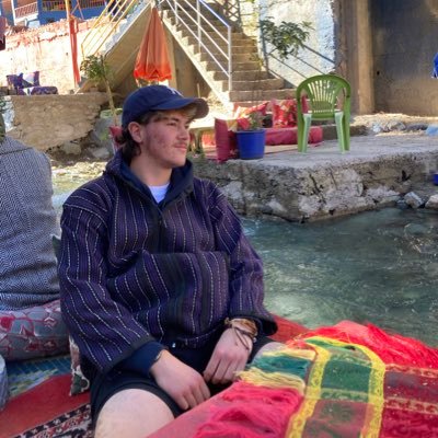 amateur footballer, canoeing instructor, YouTuber, photographer, Chelsea and bristol city fan, Spanish speaker, vegetarian 🌱