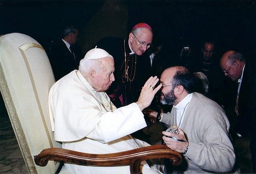 Soy sacerdote católico desde hace 31 años. Feliz del llamado de Jesús.