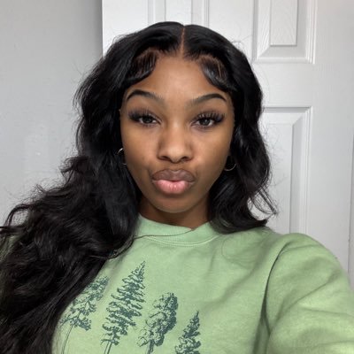 Future PR specialists👩🏾💻📲 Just your average college girl👩🏽🎓 Gemini ♊️ |GODDESS BRAT 💅🏽 💳| Pretty on the outside, prettier on the inside