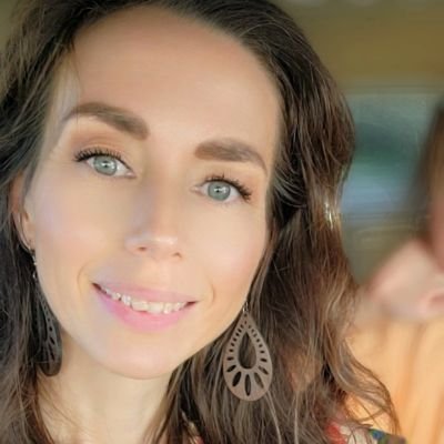 FFApothecary's profile picture. Root Cause Healing 🌿🧠 
Gut Brain Health
Reflux, Energy, Mood, Immunity
Consults & Classes 
Homestead Life