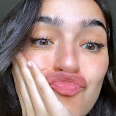 fan account || #ᴄʏᴘ: te amamos, te extrañábamos • ³/₃ #lv: aquí está nuestra chica