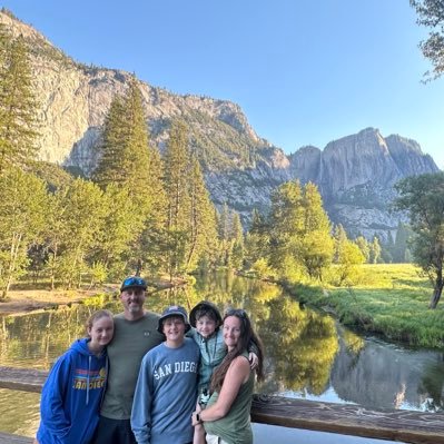 Follower of Christ | Skeptic | Solution-driven stoic | Newcastle FC fan abroad | Chasing moments, not places | Vaca lover, journey over destination