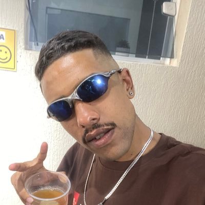 nascido vinte e nove do seis de mil e não sei quando