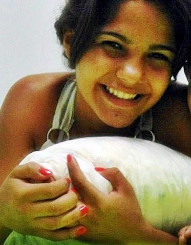 Se hooje sou essa menina feeliz & estrovertida , é poorqe teenho muitas pessoas que está do meeu lado *---*