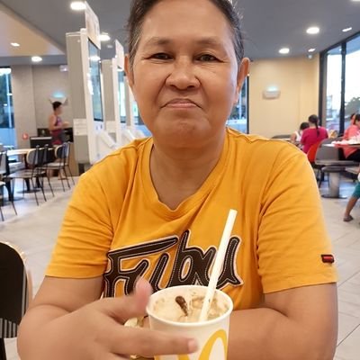 belescaros18's profile picture. 