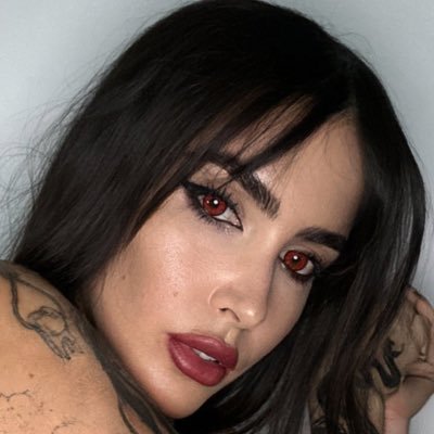 vivivillain_'s profile picture. Streamer // Path of Exile 2 // Los Angeles // IG: @ vivi.villain