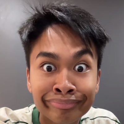 Hi I'm a small creator not the crazy and I post not that much but I wish I could but school is hard and I have a job now, btw Marry Chrismas and happy new year.