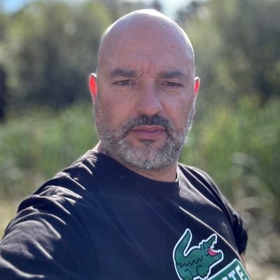 Danizooko's profile picture. Entrepreneur engagé pour un avenir meilleur, défenseur des valeurs et soutien du Frexit avec l’UPR . #Asselineau #Frexit #UPR