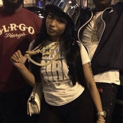 pigsflyingg's profile picture. think pieces won’t change my opinion ✨