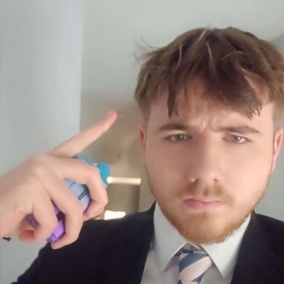 Dxniai's profile picture. 20 | Everton 💙 F1 🏎🏎  |