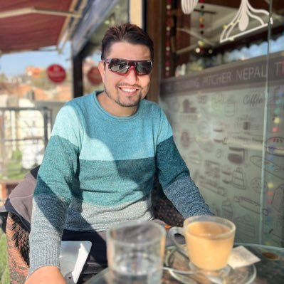 चोथाले छु, प्याच्च भन्दिन सक्छु। अलि नापेर संगत गर्नुहोला। आठकक्षा पास।😁