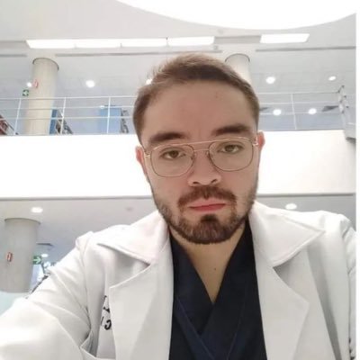 Dr. Omar Rodríguez: Physician, MSc in Neurobiology, Radiology Resident at INCMNSZ, Gustavo Baz Prada Medalist, UNAM graduate, CEO of Doctolingua.