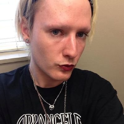 Daxton. I enjoy long talks and soul connections. Artist/Poet, obsessed with religion, sex, and death. Kabbalist. Alchemy. Magick is everything. Tarot reader.