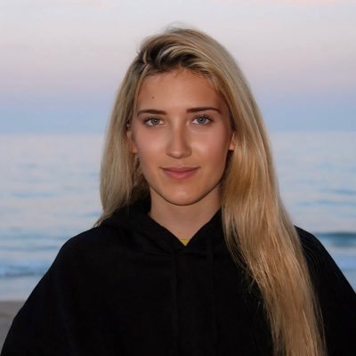 Snowboarder y surfista🏂🏄🏼♀️ Explorando el mundo 🌏 Viviendo libre entre olas y picos 🌊🏔️ | Sígueme en Instagram para más 📸: @judbov