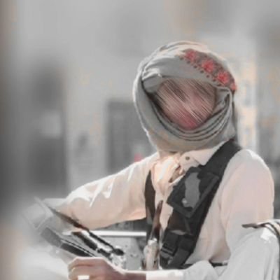 سيرة ذاتية :
انا بين جيلي .. مثل بيتٍ مهو مسبوق/
رمته الحظوظ العوج فـ ابيات مستشعر