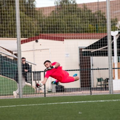 Portero de fútbol y periodista. UCAM, Real Murcia, CAP Ciudad de Murcia, Mar Menor, Orihuela CF, La Roda y Churra.