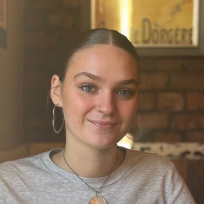Ex-waitress, now-copywriter.
On my way to greener 💸 pastures with direct response.
Learn how to write copy that cuts through the noise ⬇️