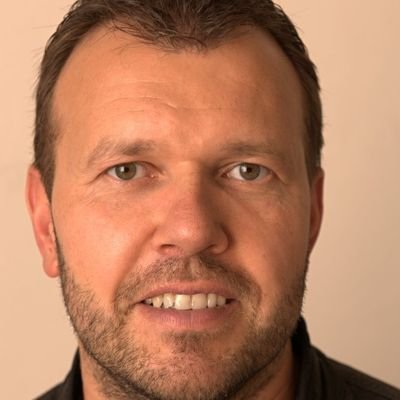 Stavař, developer a celoživotní optimista. Žiju v Chrudimi a mám ji rád.