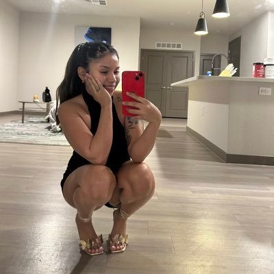 erikaavalenciaa's profile picture. never in the mix