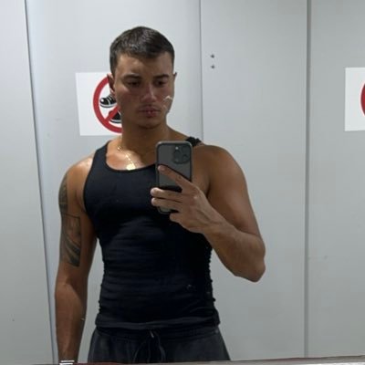 BastienRoland4's profile picture. ✨avant j’étais moche dans la tess, aujourd’hui j’plais à eva mendes ✨