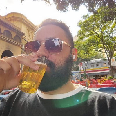 não sou low profile, sou um fracasso de público.
roteirista e diretor clandestino.
deboísta não praticante.