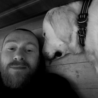 kunstcobain's profile picture. Gammelt hiphop / punk hode - har byttet ut fest og fart med samboer, tenårings tvillinger og bikkje.
Maler, lager musikk og kjøper for mye vinyl og bøker.