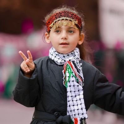 زه په مخ د هر هغې څپېړې درد احساس کوم چې په اسلامي نړۍ کې مسلمانان پرې وهل کیږي.