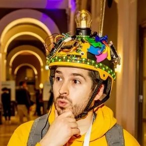 Creator of ideas💡
Payer of the invented🔆
Just a good person⚡