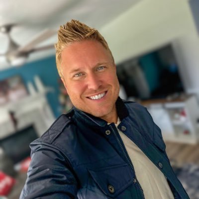 Marketing guru by day, solar-powered foodie by night. Sprinkling personal growth & Commanders cheer everywhere I go. Let's cook up success together! 🌞🍴🚀