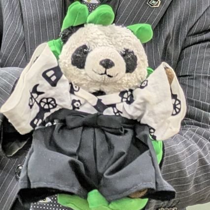 本体はパンダ(・∀・)/メンタルおから/好きなラグビーのポジションはNo.8/好きな牛はジャコウウシ/土鍋ごはん/日本の歴史/伊達/新撰組/三國志/審神者/薬理凶室/妖怪/寺社仏閣/銭湯/てるともNo.12/天然石/カリカリ派/刺繍/かぎ編み/組紐/生まれ変わったら狸になりたい/じろうざ殿は狐