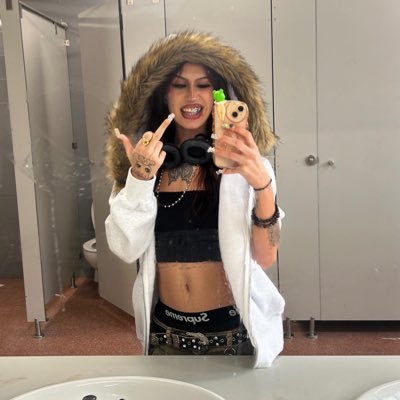 ig: ariadnastorm ☆ #tatus @/st0rmy1rezumi #bosslady #livelovelaught 🤞💯💯🐾💋 tweeting from my vape##