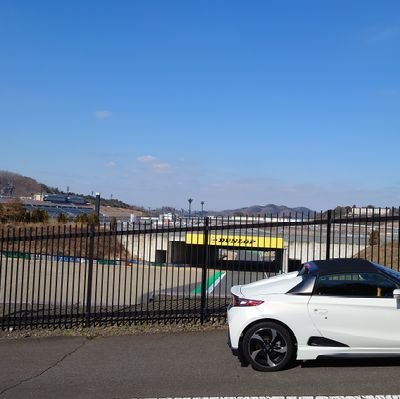 sasaki196909's profile picture. 2024年10月に直腸癌ステージ3と診察され同年12月から治療開始。
治療についてをこちらに残していきます。
今まさに癌になって不安を抱えてる方、書き残す事で今後治療をする方の不安が少しでも和らげられればと思います。

追記、初期にはステージ3と言われてましたが、25年5月19日、手術前日の説明でステージ4に…