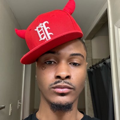 TimmyLee2_'s profile picture. { FashionDesigner } ♎️ Instagram: TimmyLee__