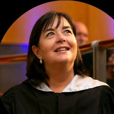 Cordobesa. Profesora Titular en la Universidad Austral, Decana de la @FcomAustral @UnivAustral