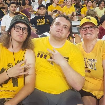 halobrown67's profile picture. my blood is midnight blue & burnt orange and my heart is maroon & gold.  

Mother to two of the greatest sons that exist.