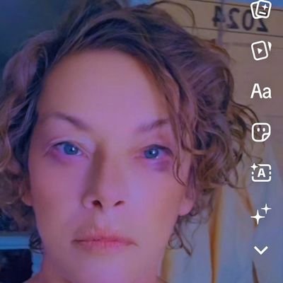 slushi_girl's profile picture. 💚all, 🐝kind