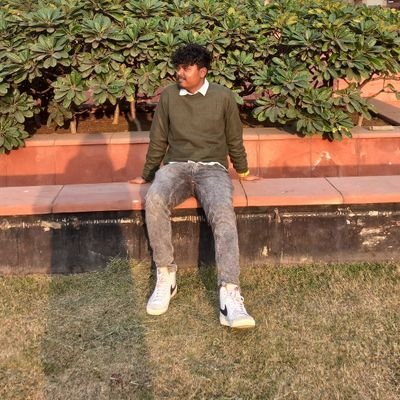 OramPiyush's profile picture. Vibing with the process of finding myself 💜😋.