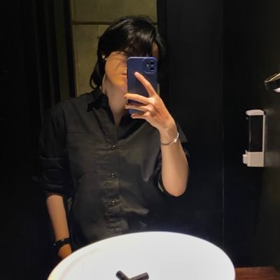 realityclubxf's profile picture. niki once said: “we’re all shaky, on the inside” and that’s that.