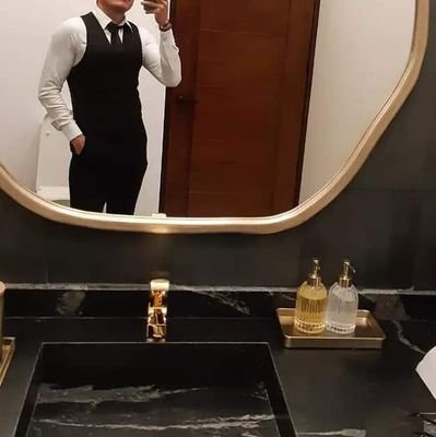 Single de 23 años, ya con 1 año en el ambiente, no busco y no doy problemas. Todo con respeto y discreción.
Parejas y 🦄.