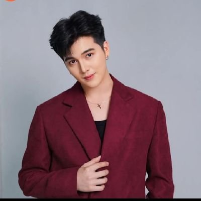 ซันเจมส์สุดหล่อเป็นเงาเสียงของน้องซันวงศธรแล้วก็เป็นแฟนคลับของ home run music ด้วยครับแล้วก็เป็นแฟนคลับของพี่เฟิร์สไหทองคำคนสวยน่ารักด้วยครับ
