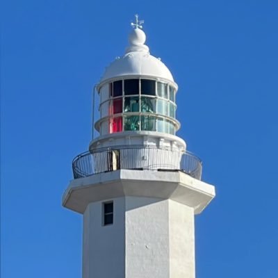 千葉県最南端の南房総市白浜町は太平洋に囲まれ、年間を通して温暖な気候の花の町。町のシンボル・白亜の野島埼灯台をシンボルに、仕事の企画や音楽・絵画などのアイディアが『キラリ閃く街』としてワーケーションの提案をさせていただきます。お仕事&リフレッシュしに是非お越し下さい。