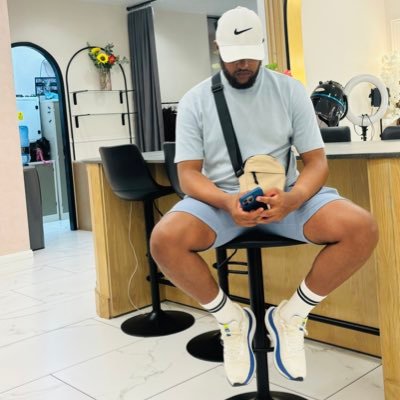 barclay_tyrelle's profile picture. Read a book a day 📖 That sales guy helping you scale 📞 📱 Copywriter in the making ✍️