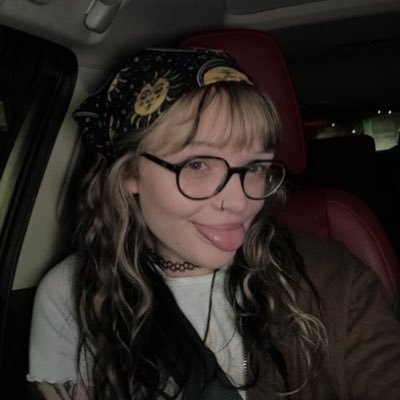 3M03LL13's profile picture. matty tolerater. emo listener. professional sleeper. Neat Dude wearer. @eaonns sister.