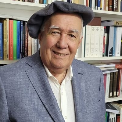 trabajo de abogado penalista, aprendiendo a defender, dedicado a la enseñaje, músico, militante del pensamiento crítico y creyente ateo.-