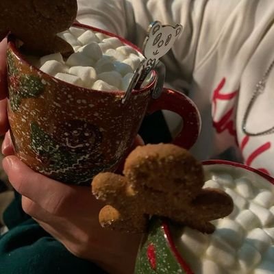 socmedssimuel's profile picture. perché Simone nei panni di principino a me interessa molto #SOCMED #AU
( @cookieschipsj )