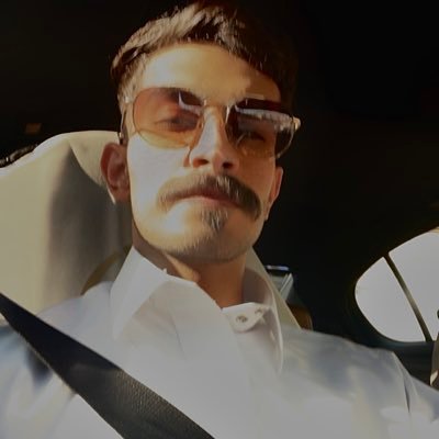 اكبر فخر للناس اني من الناس واكبر فخر للأرض ممشاي فيها