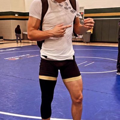 sexually fluid college athlete/fratboy. #69 in the cleets, #1 in the sheets. (my sport is in season and i will respond to dm’s when i can)