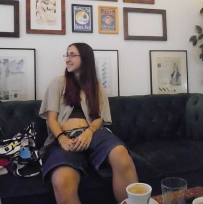 una catalaneta intensa fan de zoo, el cafè i el cheesecake