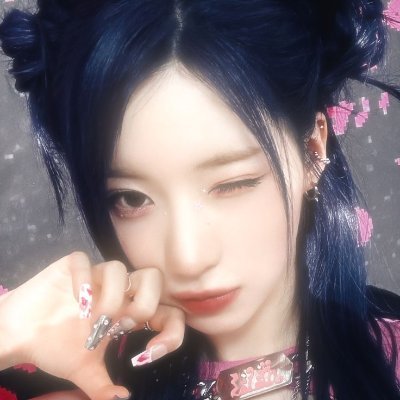 your local but very inactive rpdr and k-pop (re)tweeter 💙 multi but mostly a monstie/stay/min(ut)e