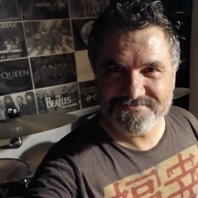 Xus_Sastre's profile picture. Músic, politòleg i pare². De vegades faig cançons: Codians / @dentslleo